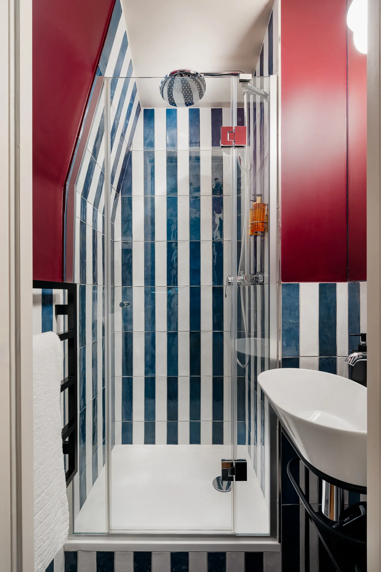 HOTEL PARIS 18 — 7
