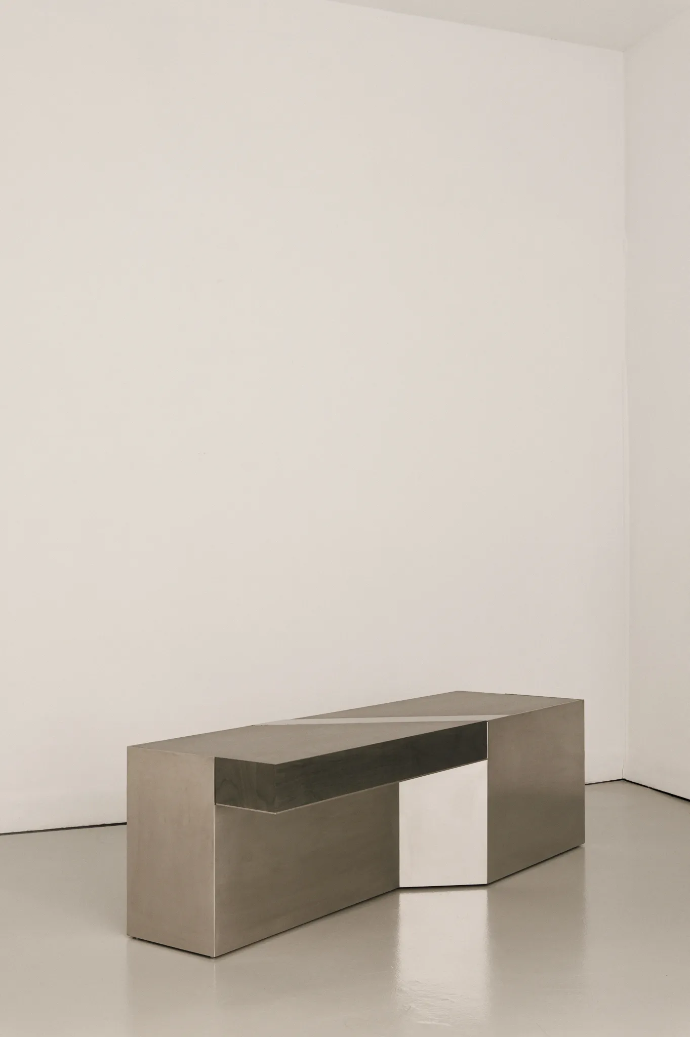 CONFIDENT BENCH
