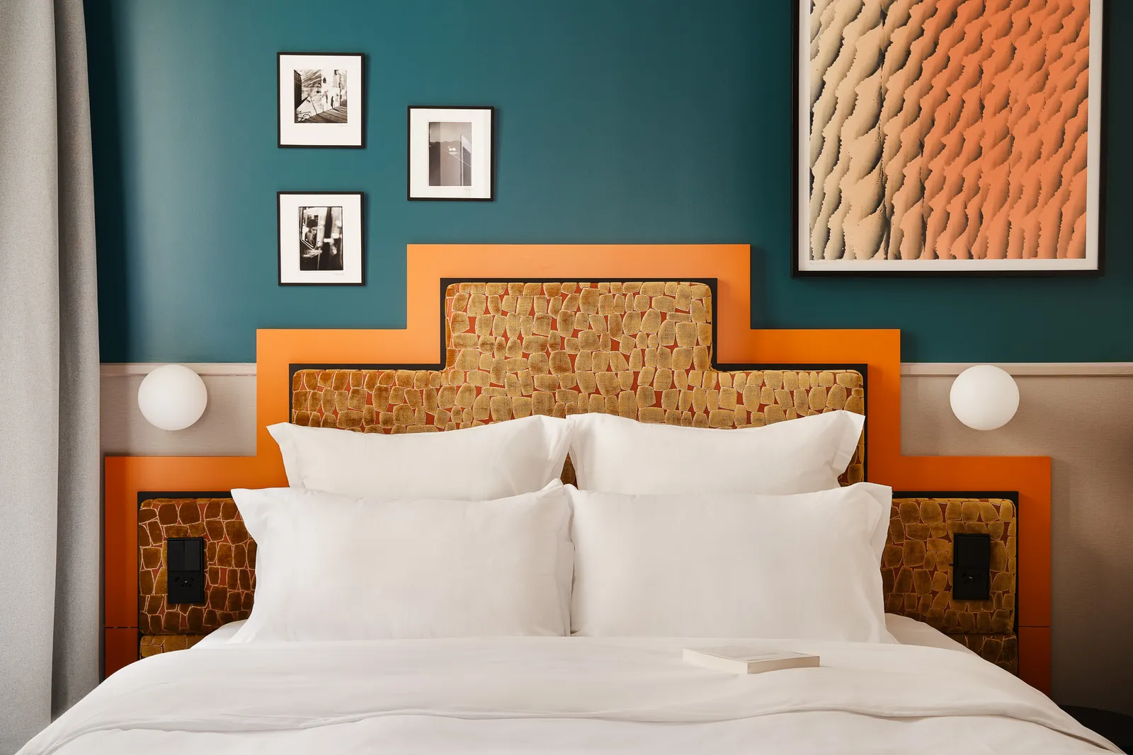 HOTEL PARIS 18 — 1